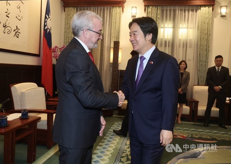 President Lai Ching-te (right) greets Czech parliamentarian Marek Benda, head of a four-member delegation currently visiting Taiwan, at the Presidential Office on Tuesday. CNA photo Nov. 12, 2024