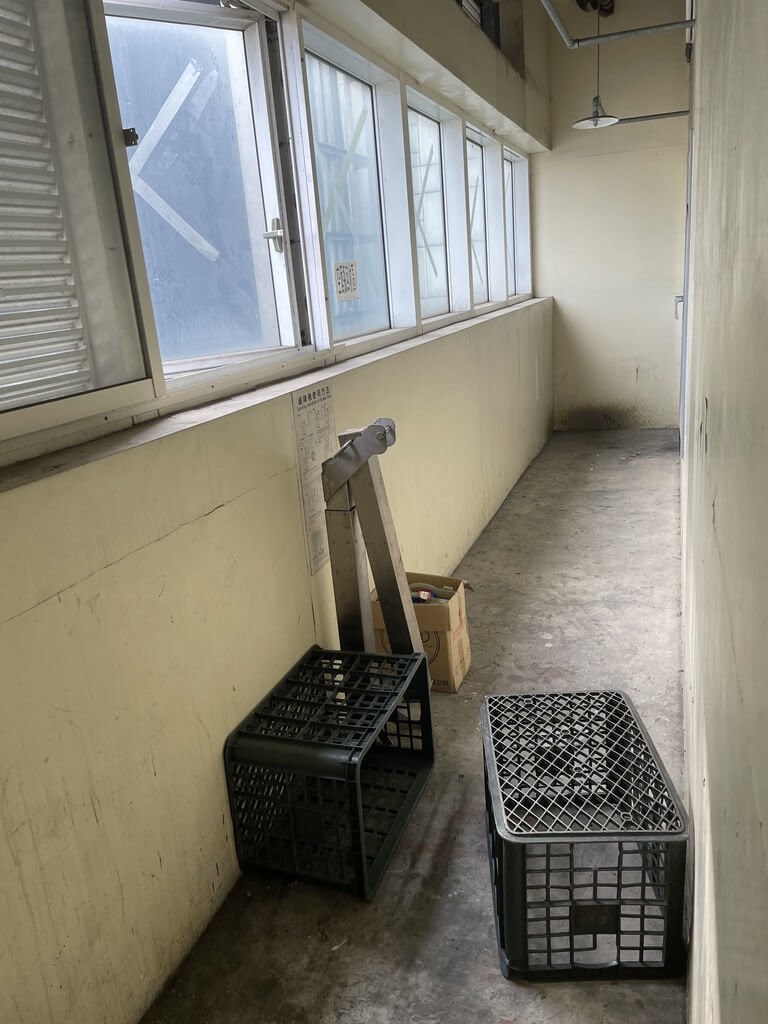 An employee at a karaoke club in Taipei died Wednesday night after she accidentally fell out of a window on the eighth floor. Photo courtesy of the Taipei Department of Labor's inspection office