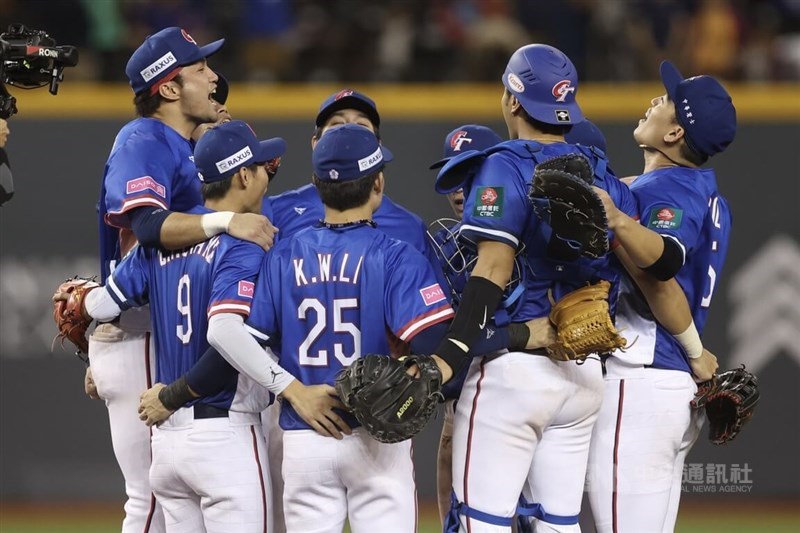 Members of Team Taiwan celebrate their win inside the Taipei Dome Sunday. CNA photo Nov. 17, 2024