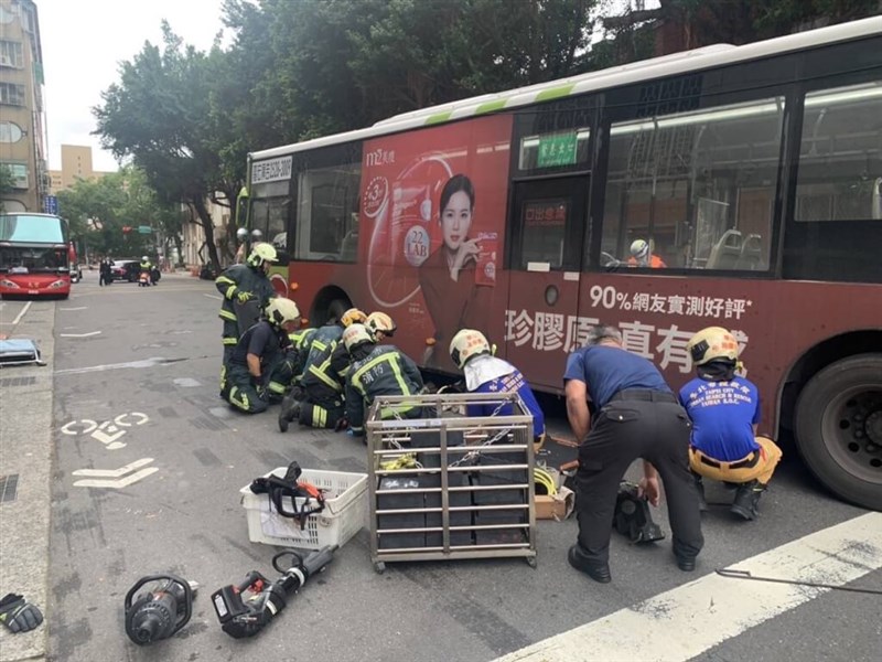 Rescue workers tend to a 50-year-old victim hit by a Taipei city bus on Sunday. Photo courtesy of the police