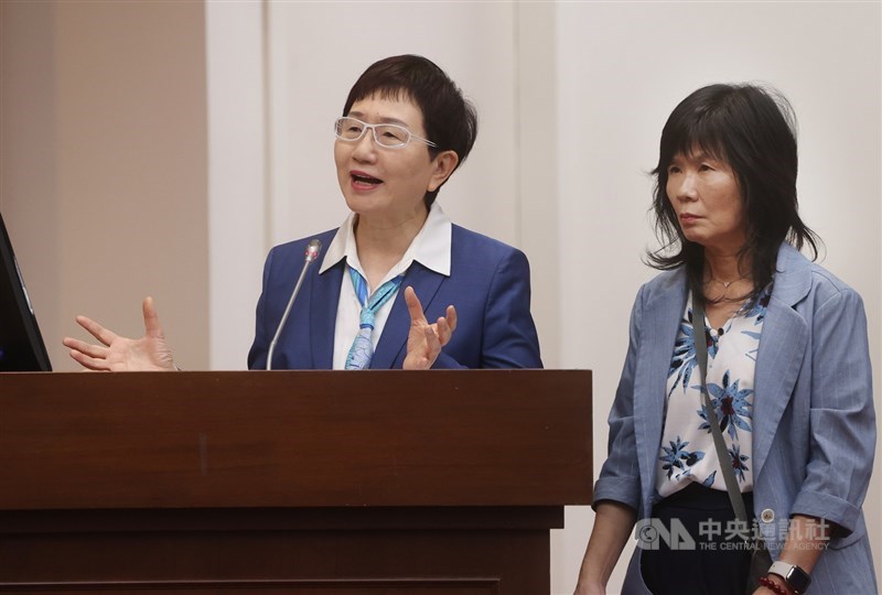 Finance Minister Chuang Tsui-yun (left) addresses the cryptocurrency taxation issue at the legislative hearing on Monday. CNA photo Nov. 18, 2024