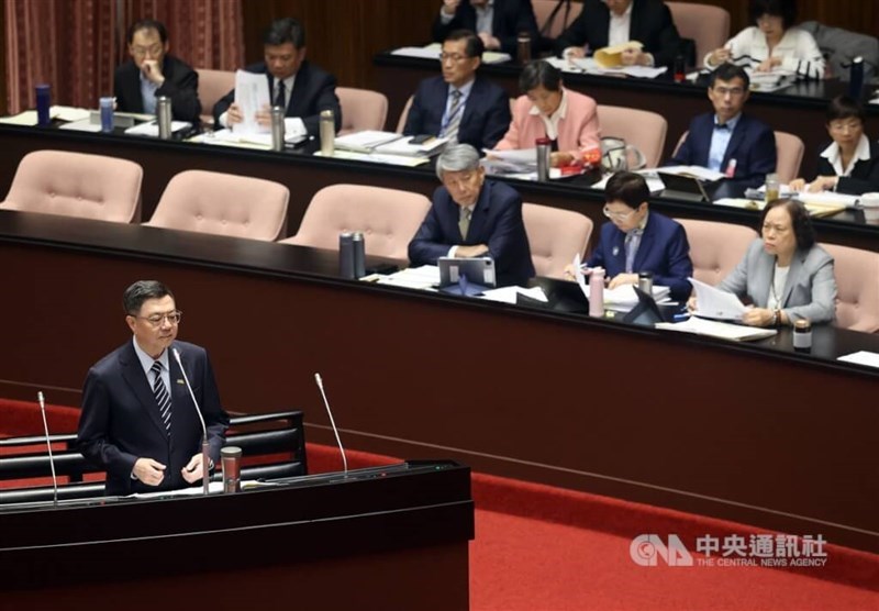 Premier Cho Jung-tai (bottom left) addresses lawmakers during a Legislative hearing on Tuesday. CNA photo Nov. 19, 2024