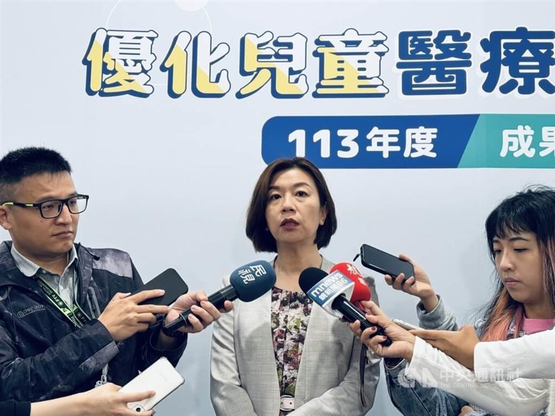 Deputy Health Minister Lin Ching-yi discusses the safety concerns over illegally imported Chinese fermented bean curd in Taiwan. CNA photo Nov. 19, 2024