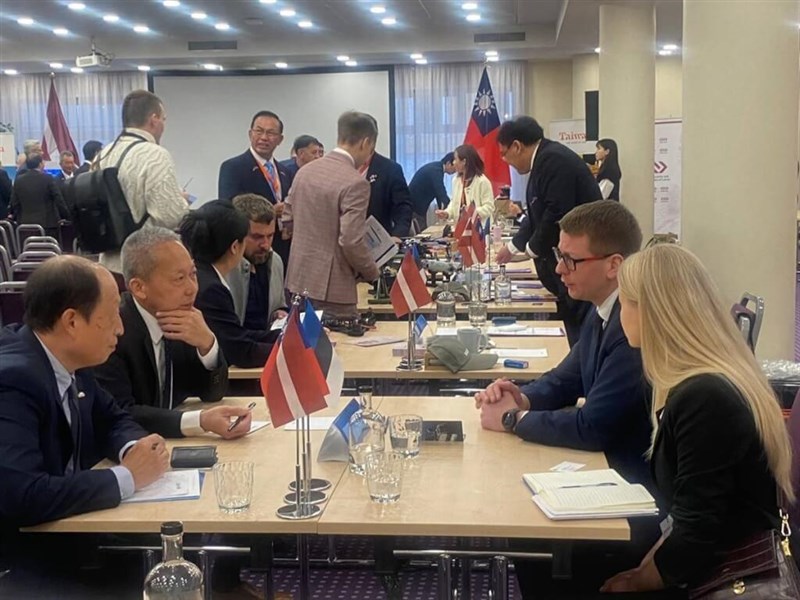 Representatives of Taiwan, Latvia and Estonia meet together to seek out collaboration opportunities on Tuesday. Photo courtesy of the Taipei Mission in the Republic of Latvia