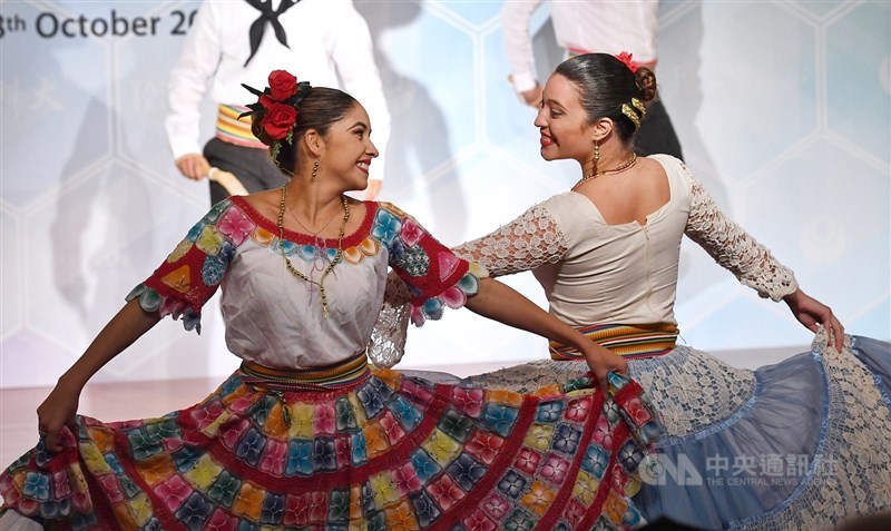 Students from Paraguay perform a traditional Paraguayan dance at an event in Taipei in 2018. CNA file photo