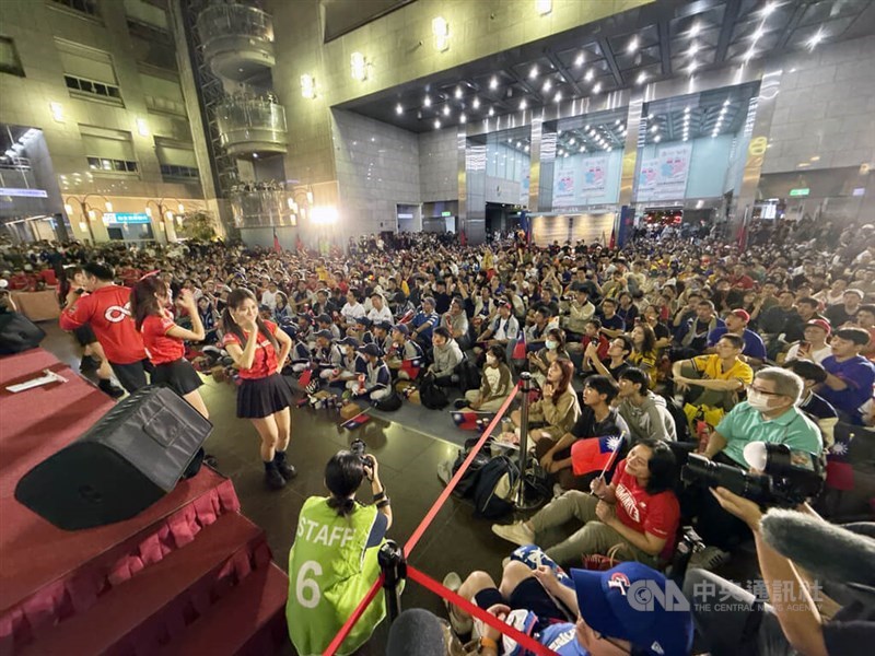 Supporters gather outside of Taipei City Hall to support Taiwan at the Premier12 final against Japan on Sunday. CNA photo Nov. 24, 2024