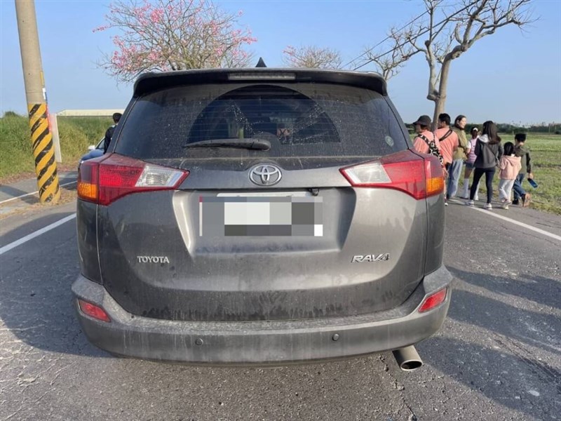 The SUV that hit a 9-year-old boy from behind in Changhua Sunday. Photo courtesy of a member of the public Nov. 24, 2024