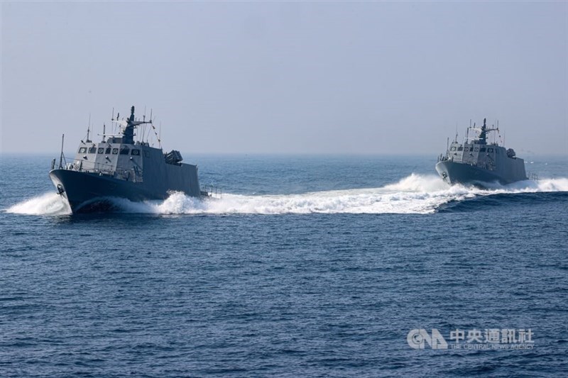 Two Taiwanese Naval vessels on patrol. CNA file photo