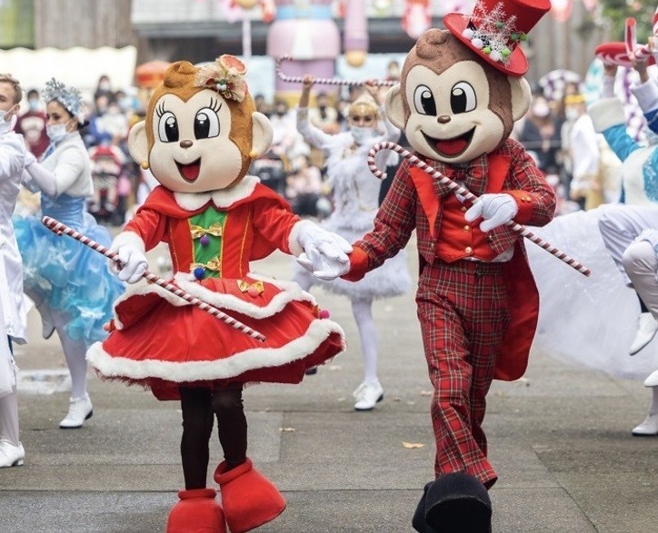 Leofoo Village Theme Park joins the Premier12 baseball championship celebrations by offering any visitor with the same name as a member of Taiwan's victorious baseball team free entry until Jan. 1 next year. Photo courtesy of the Leofoo Village Theme Park