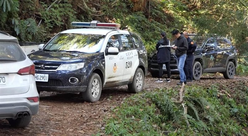 Law enforcement officers investigate the scene of the shooting incident in Nantou County. Photo courtesy of a private contributor