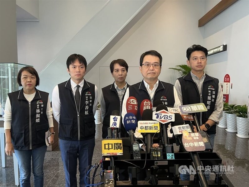 Chief secretary of the Taichung City government Huang Chung-tien (second right) addresses the sexual misconduct issue during a press conference on Thursday. CNA photo Nov. 28, 2024