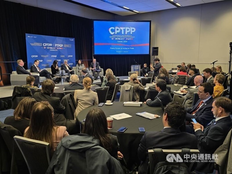 Various scholars hold a discussion during a recent CPTPP forum in Vancouver, Canada. CNA file photo