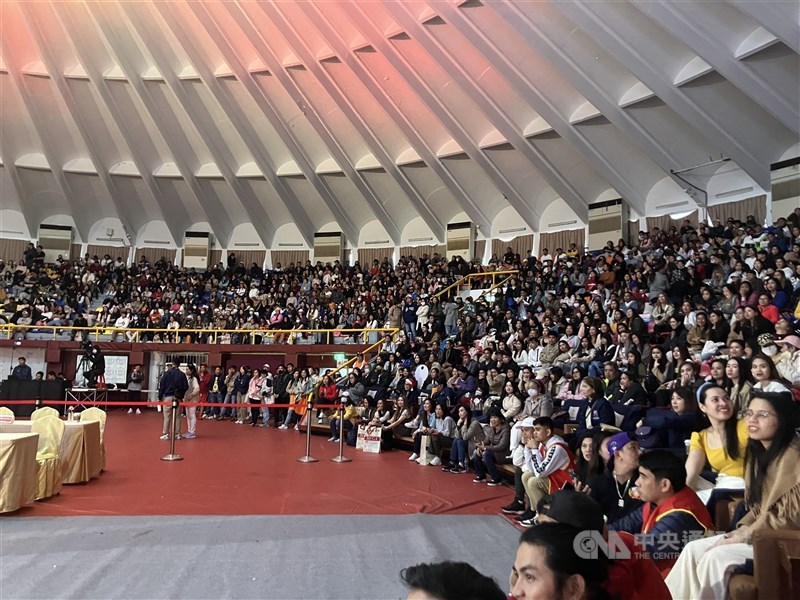 The Christmas celebration held by Manila Economic and Cultural Office in Taipei on Sunday attracted a turnout of more than 2,000 people. CNA photo Dec. 8, 2024