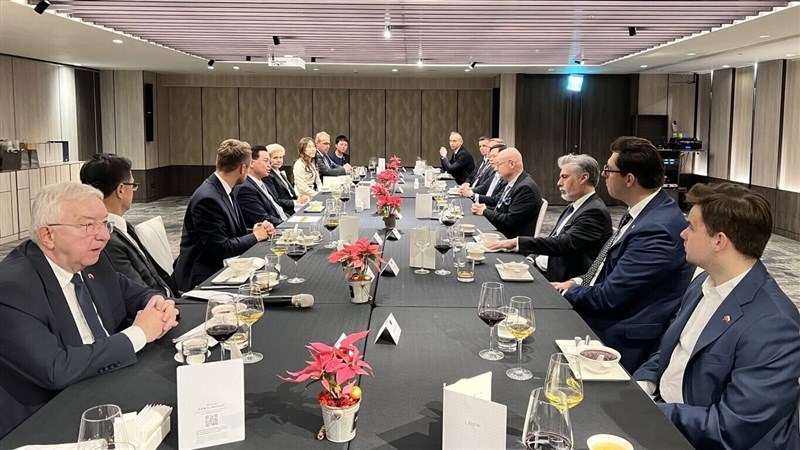 The Polish delegation, led by Deputy Speaker of the Senate Michał Kamiński, dines with Taiwan's National Security Council on Monday night. Photo courtesy of Presidential Office National Security Council Dec. 10, 2024