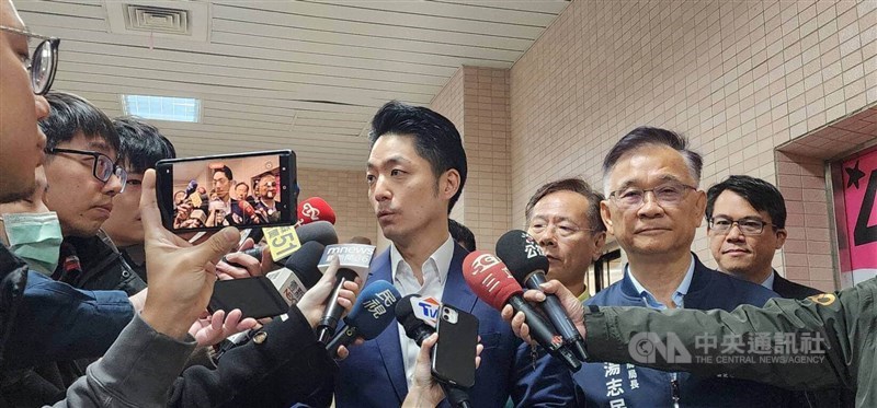 Taipei Mayor Chiang Wan-an speaks to the press on Friday. CNA photo Dec. 13, 2024