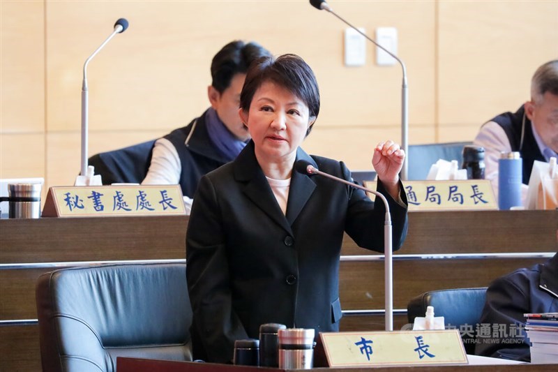 Taichung Mayor Lu Shiow-yen (front). CNA photo Dec. 18, 2024