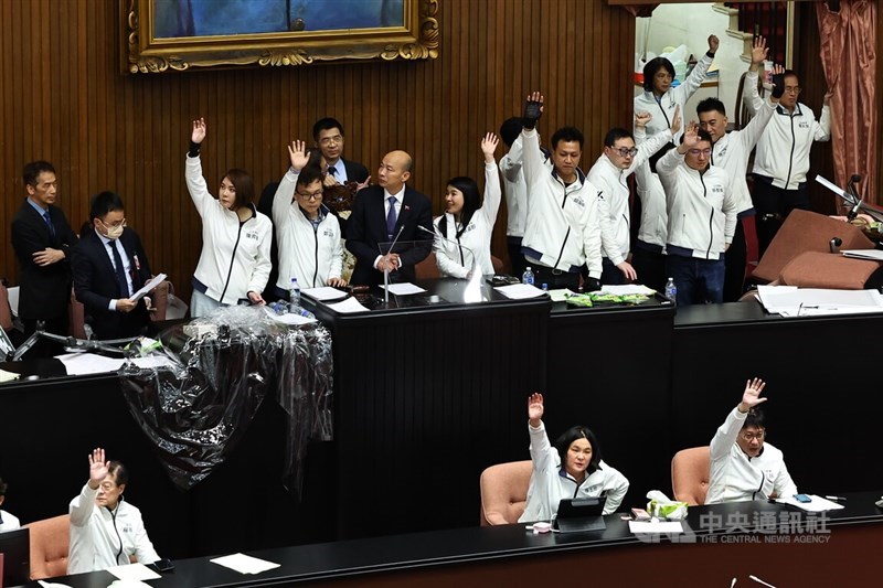 Lawmakers from Kuomintang and Taiwan People's Party raise their hands in support of the amendment articles to the Public Officials Election and Recall Act in the Legislature on Friday. CNA photo Dec. 20, 2024