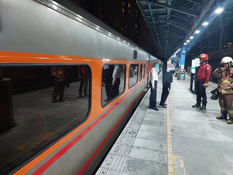 Taiwan Railway personnel and firefighters investigate by a stalled train at New Taipei's Fuzhou Station on Friday. Photo courtesy of a private contributor Dec. 20, 2024