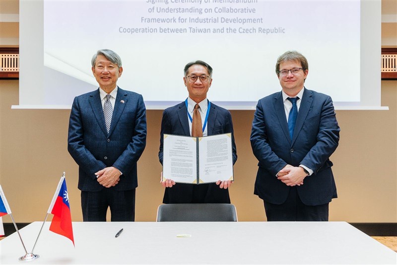 From left: Taiwan's Economic Affairs Minister Kuo Jyh-huei, Taiwan's representative to the Czech Republic Ke Liang-ruey and the Czech Economic and Cultural Office in Taipei Representative David Steinke. Photo courtesy of Ministry of Economic Affairs Dec. 21, 2024