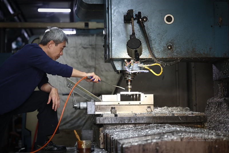 A New Taipei factory worker operates a machine Wednesday. CNA photo Dec. 25, 2024