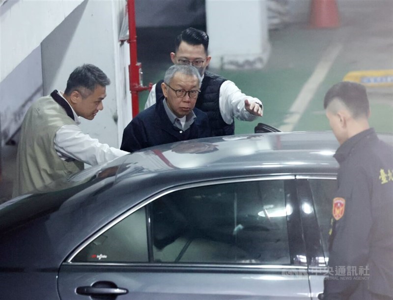 Taiwan People's Party (TPP) Chairman Ko Wen-je (center) is summoned for questioning by prosecutors on Dec. 11, 2024. CNA file photo