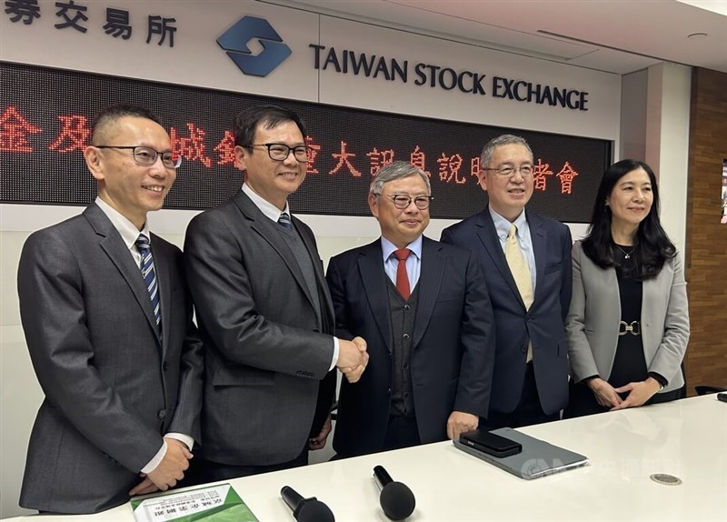 SinoPac Financial President Stanley Chu (center), Chief Financial Officer Kerry Hsu (first right), and other officials from SinoPac and King's Town Bank pose for a photo at a press conference in Taipei on Friday. CNA photo Dec. 27, 2024