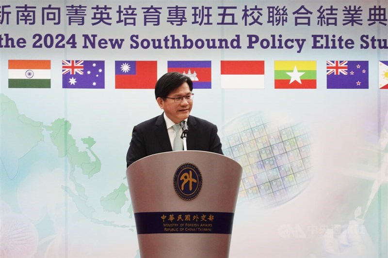 Foreign Minister Lin Chia-lung attends the graduation ceremony for the 2024 New Southbound Policy Elite Study Program in Taipei on Tuesday. CNA photo Jan. 7, 2025