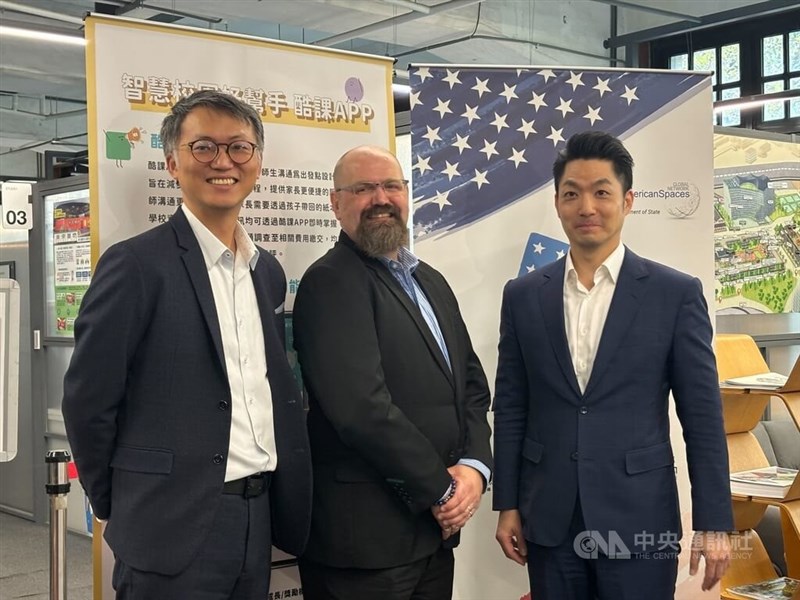 From left to right: Kung Ling-chieh, an associate professor at National Taiwan University's College of Management; Arend Zwartjes, the AIT's public affairs officer; and Taipei Mayor Chiang Wan-an. CNA photo Jan. 12, 2025