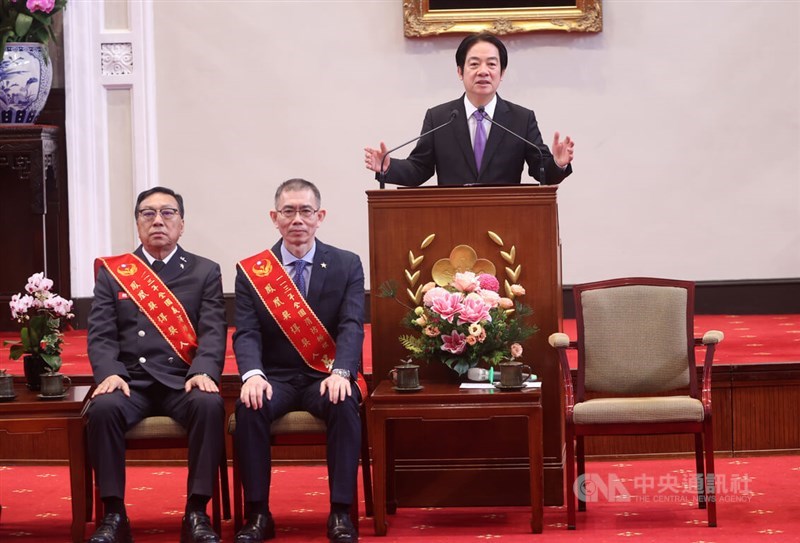 President Lai Ching-te honors the recipients of the 2024 Phoenix Awards at the Presidential Office on Monday. CNA photo Jan. 13, 2025