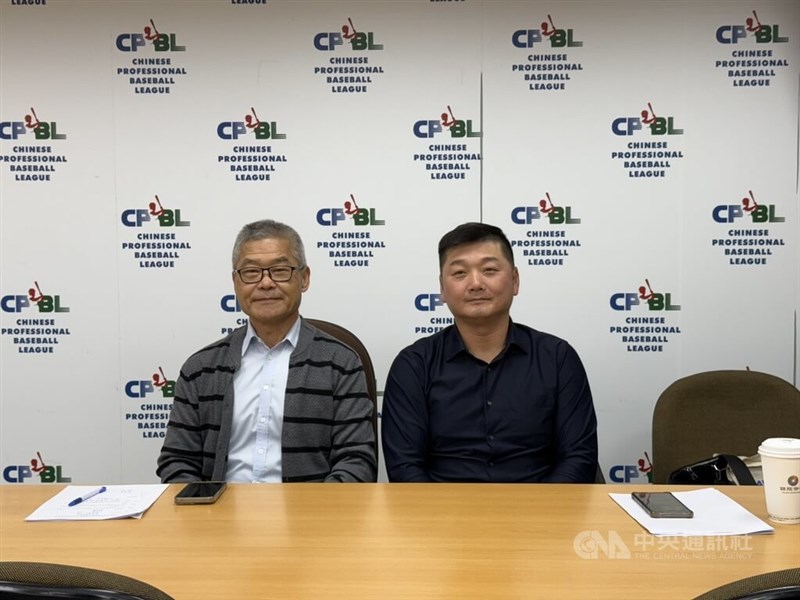 Taiwan national baseball team manager Tseng Hao-jiu (right) and CPBL Secretary-General Charles Yang. CNA photo Jan. 14, 2025