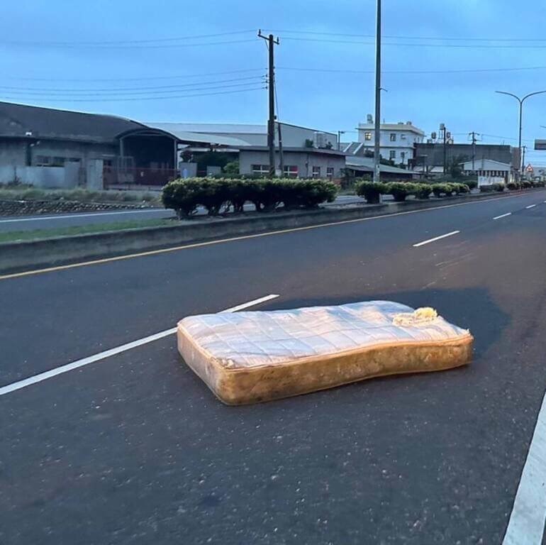 The mattress that was blown onto a road during a 2023 typhoon and struck by a speeding motorcyclist, resulting in the rider's death. Photo courtesy of an unnamed contributor