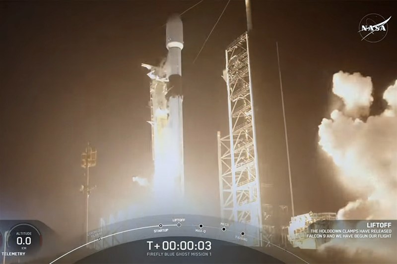 A screen capture from a livestream of the United States’ National Aeronautics and Space Administration shows the moment SpaceX's Falcon 9 rocket lifted off on Wednesday (Taipei time) from Florida. Photo courtesy of NCU Jan. 16, 2025