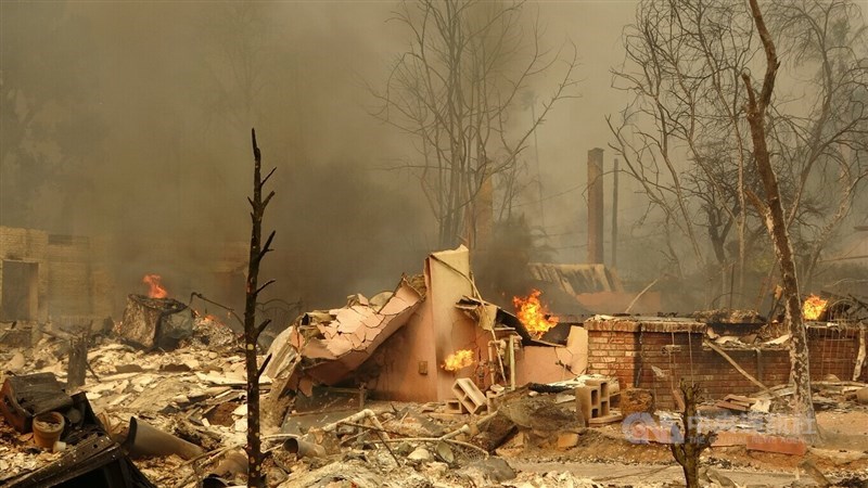 A wildfire destroys homes in Los Angeles on Jan. 9, 2025. CNA file photo