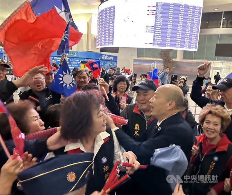 Legislative Speaker Han Kuo-yu (front second right), who leads the Taiwanese delegation to U.S. President-elect Donald Trump's inauguration, lands in New York Sunday. CNA photo Jan. 19, 2025