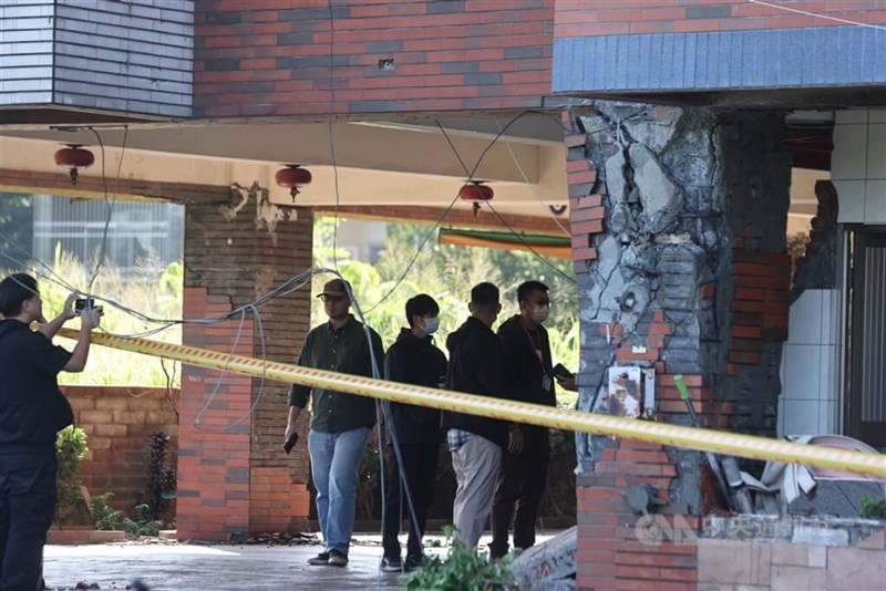 A building in Tainan's Yujing District after the earthquake. CNA file photo