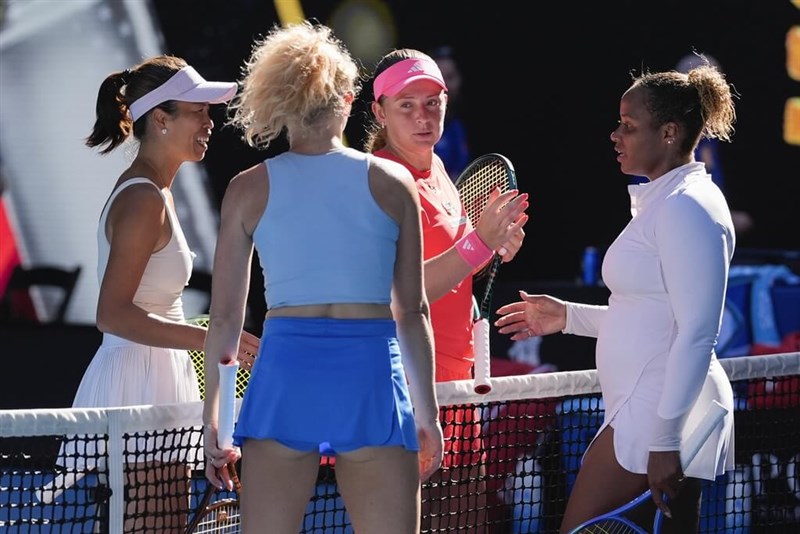 Taiwanese tennis player Hsieh Su-wei (left) and her doubles partner Jelena Ostapenko of Latvia (second right) are pictured with Taylor Townsend of the United States (right) and Katerina Siniakova of the Czech Republic at Rod Laver Arena in Melbourne, Australia, on Jan. 26, 2025. Photo: AP