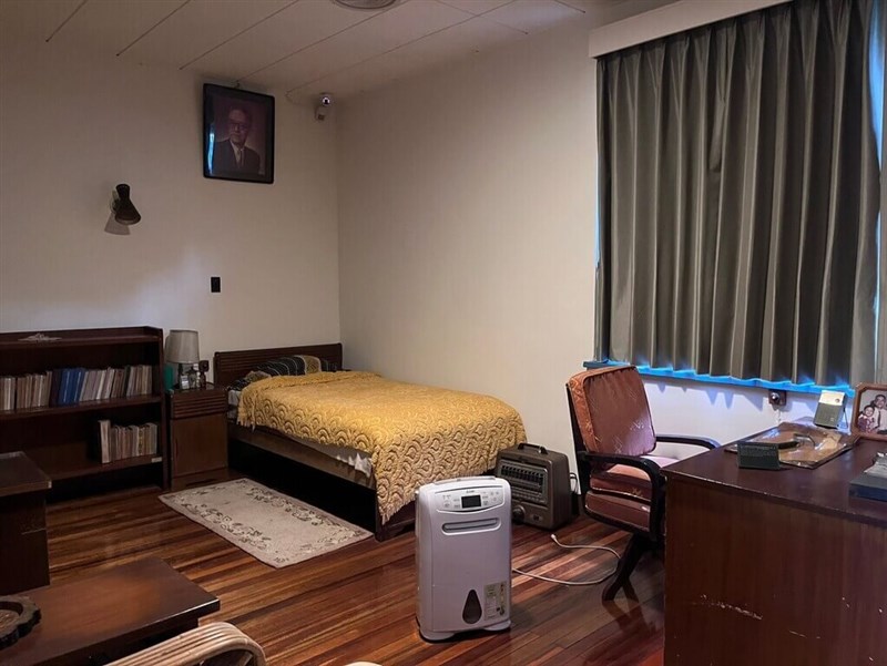 The room of intellectual and educator Hu Shih is left untouched inside the Hu Shih Memorial Hall. Photo courtesy of Taipei City Department of Cultural Affairs