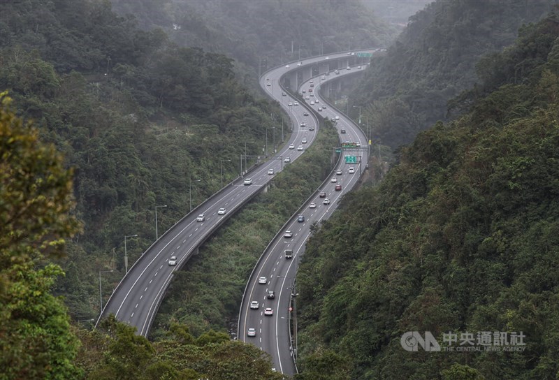 Cars move along National Freeway 3 on Saturday. CNA photo Jan. 25, 2025