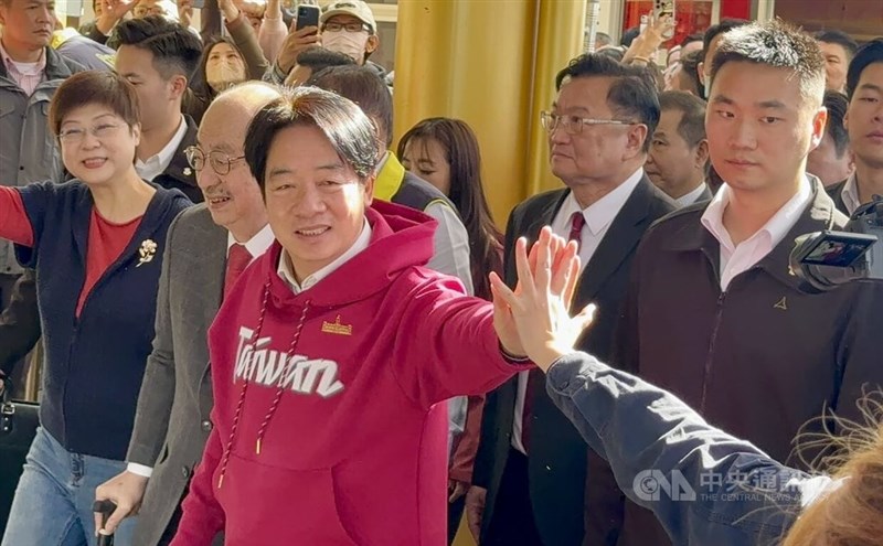 President Lai Ching-te high-fives a well-wisher during a visit to a Hsinchu City temple on Thursday. CNA photo Jan. 25, 2025