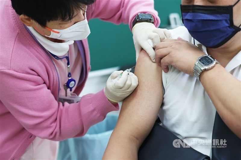 A man is administered with a vaccine at National Taiwan University Hospital. CNA file photo