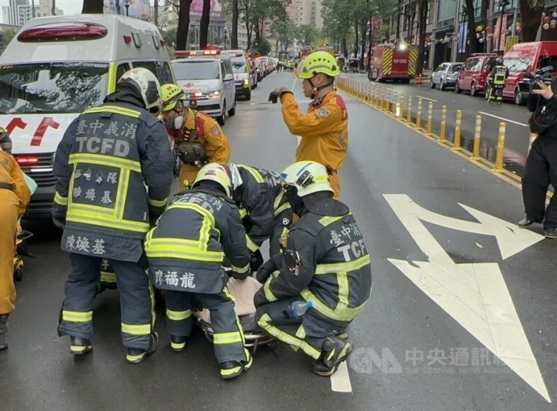 First responders tend to a victim following a suspected gas explosion at a Shin Kong Mitsukoshi department store in Taichung on Thursday. CNA photo Feb. 13, 2025