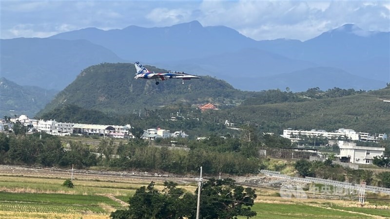 A Brave Eagle jet trainer makes a landing approach at a Taitung airbase. CNA photo Feb. 15, 2025