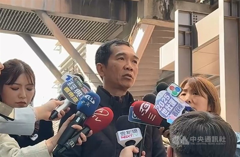 A driver surnamed Tsai recounts his life-saving journey to the media on Saturday. CNA photo Feb. 15, 2025