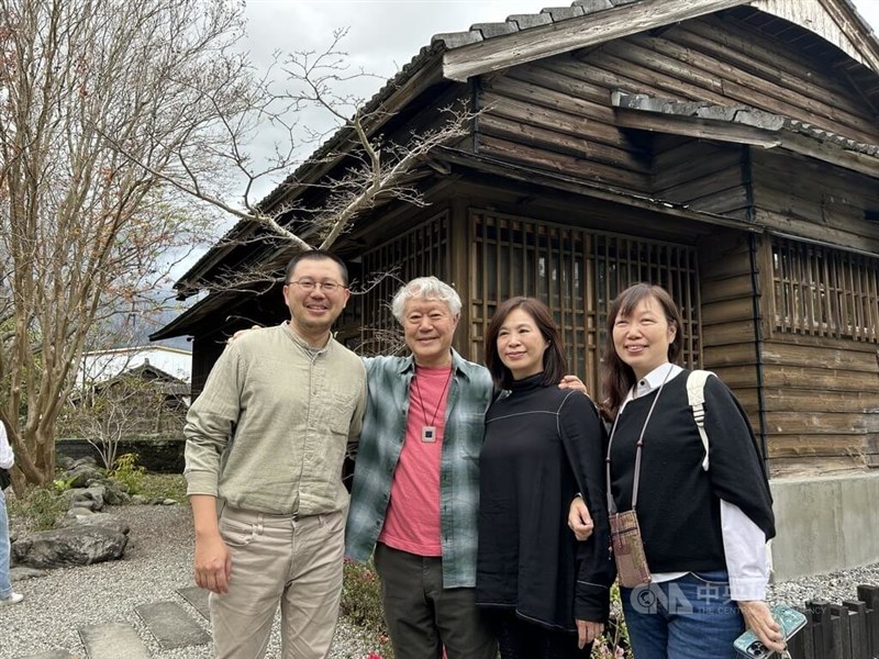 Taiwanese artist Chiang Hsun (second left). CNA photo Feb. 15, 2025