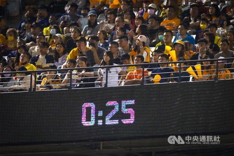 A pitch clock is displayed during a CPBL game. CNA file photo