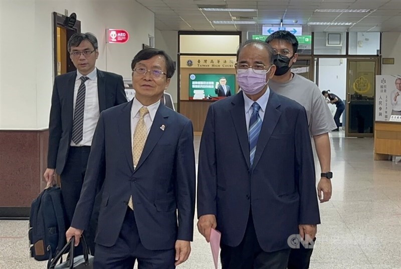 Former Legislator Liao Kuo-tung (front, left) appears at the Taiwan High Court for a hearing in Taipei on Aug. 31, 2023. CNA file photo