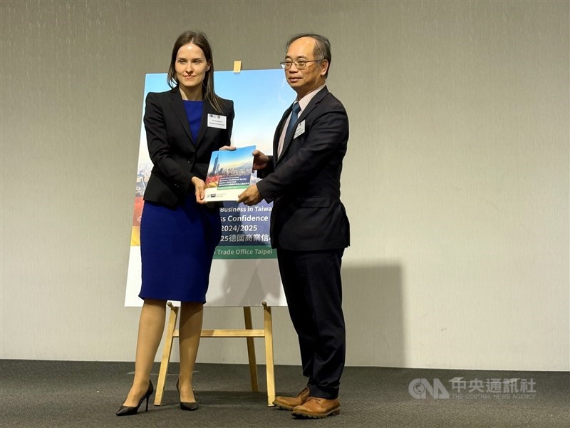 Eva Langerbeck (left), chief representative and executive director of the German Trade Office Taipei, presents a survey report to Emile M. P. Chang, director-general of the Department of Investment Promotion, during a news conference in Taipei on Thursday. CNA photo Feb. 20, 2025