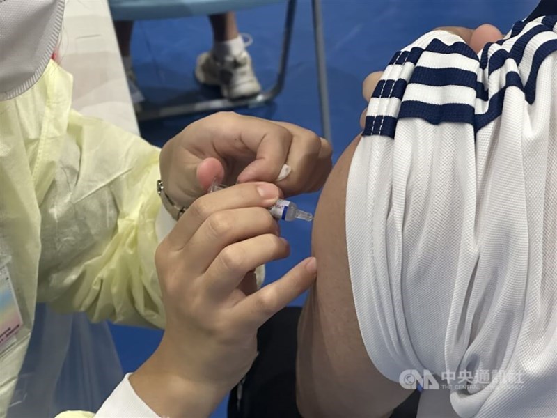 A nurse administers a flu vaccine on a recipient. CNA file photo