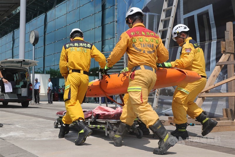 Firefighters take part in a civil defense exercise in Changhua County on July 22, 2024. CNA file photo