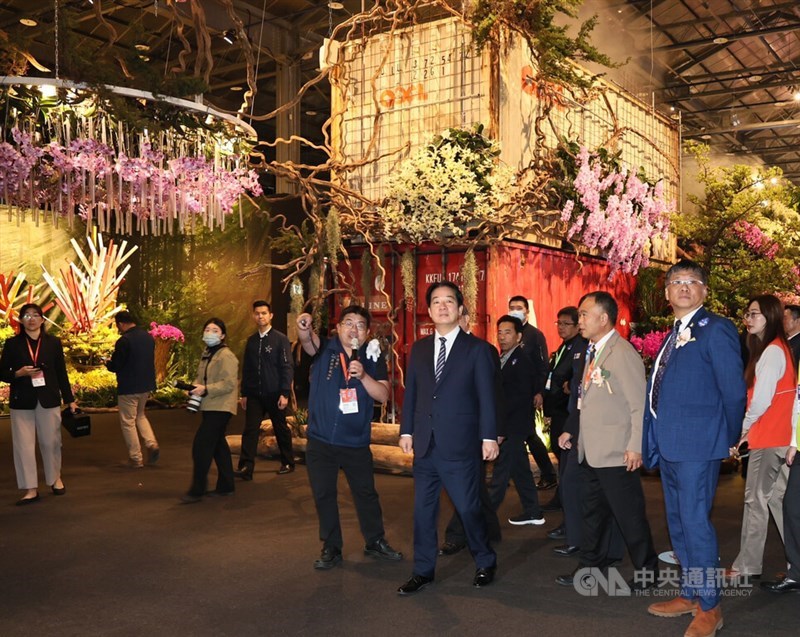 President Lai Ching-te (front third right) visits the Taiwan International Orchid Show 2025 in Tainan on Friday. CNA photo March 7, 2025